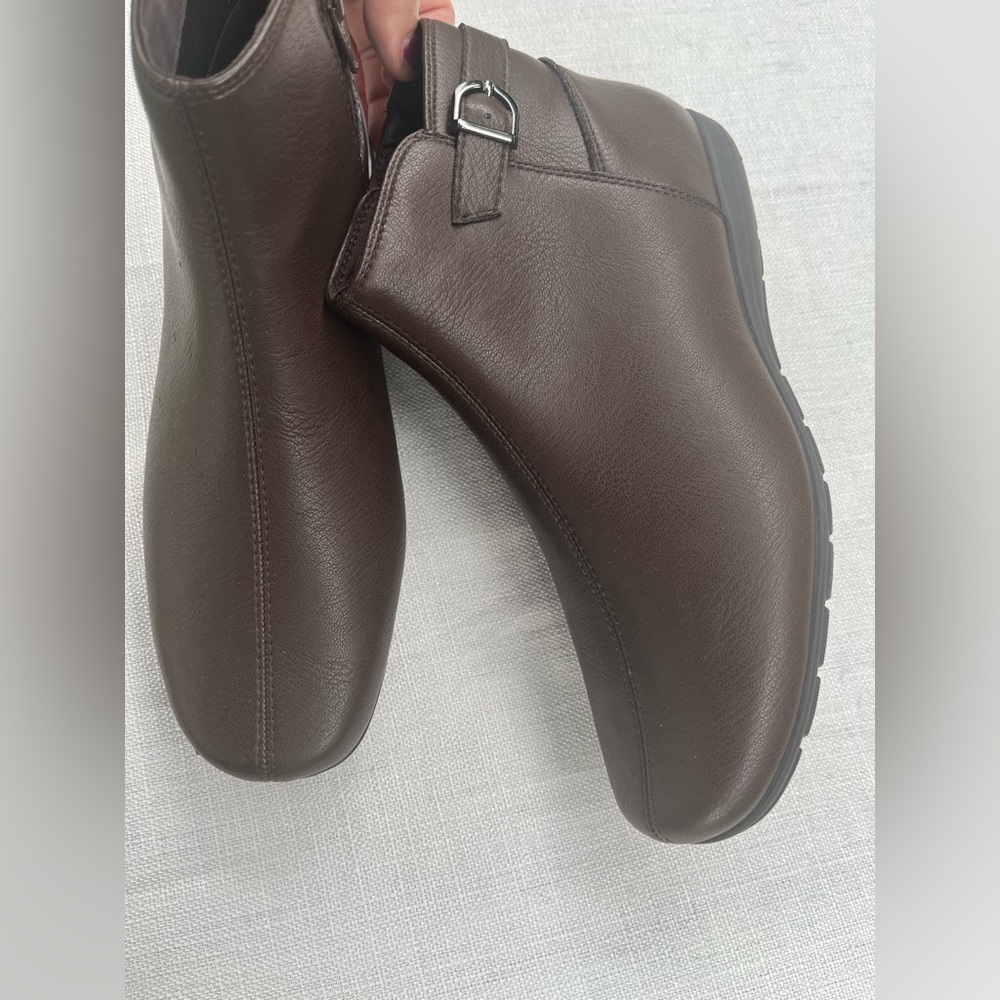 Easy Street Womens Brown Leather Ankle Boots Size 9M New